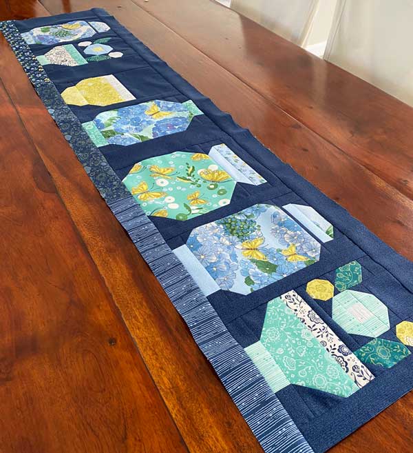 CT Robin Pickens Cottage Bleu Table Runner